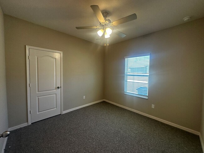 Building Photo - 101 Sailors Landing Ct