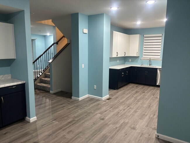 Building Photo - 708 Alban Aly