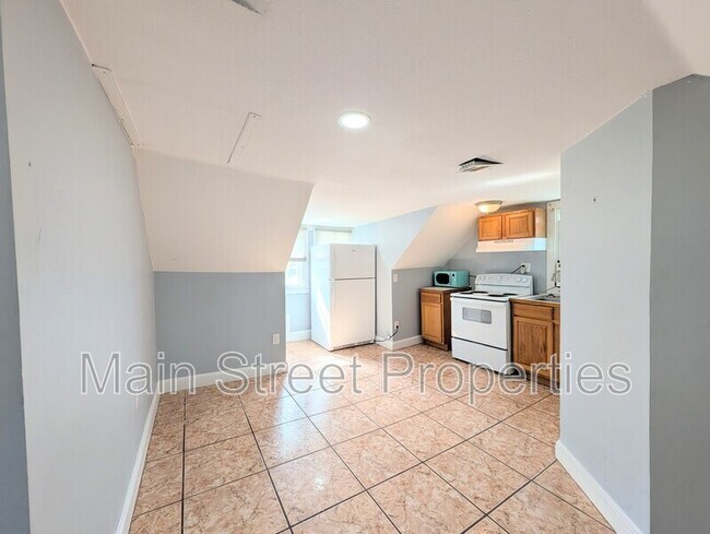 Building Photo - 911 N Spring St