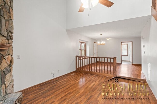 Building Photo - 5537 Kaplan Dr