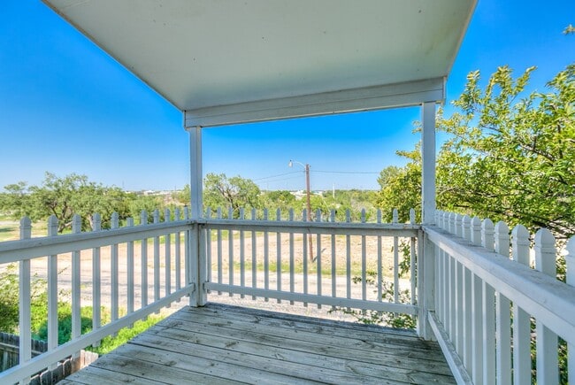 Building Photo - COMING JANUARY 2026 - Spacious 2-Bedroom Townhome with River View!