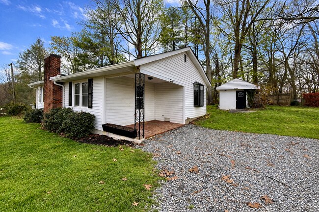 Building Photo - 117 Holly Ave