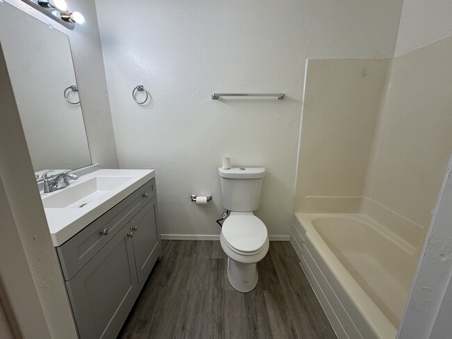 Building Photo - 2996 N Truwood Dr