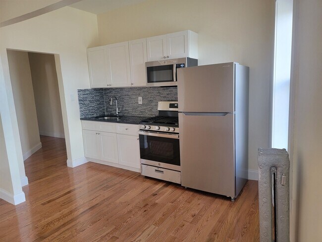 Building Photo - 100 LINDEN Ave