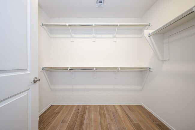Building Photo - 9122 E Red Blf Ct
