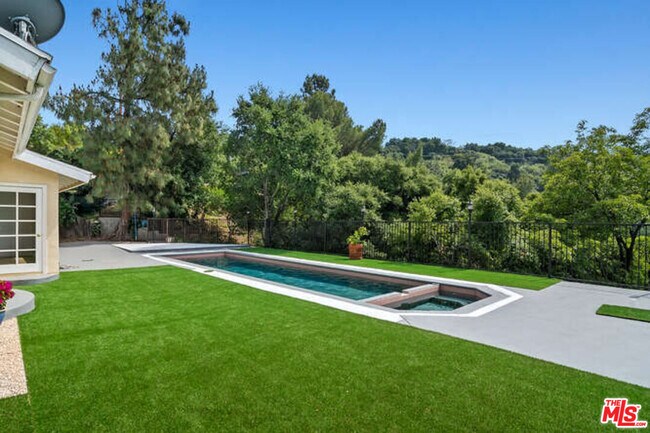 Building Photo - 3401 Alginet Dr