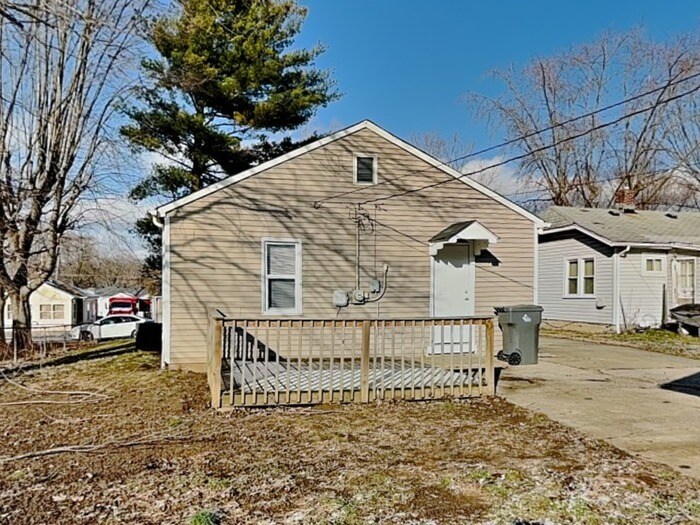 Building Photo - 2219 Whalen Ave