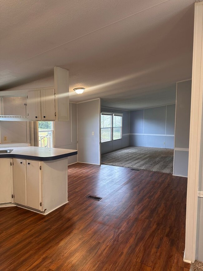 Building Photo - RENTAL HOME 3BD/2BTH