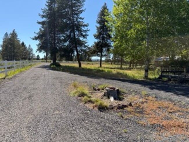 Building Photo - Country Setting, Close to Town – Charming 2 Bed, 2 Bath Home