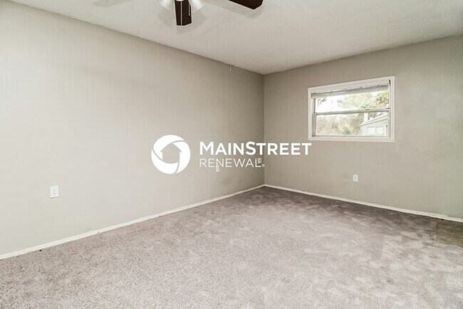Building Photo - 3 Bedroom Pet-Friendly Home in Sanford, FL with Main Street Renewal