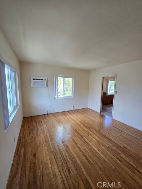 Building Photo - 502 E Cypress Ave