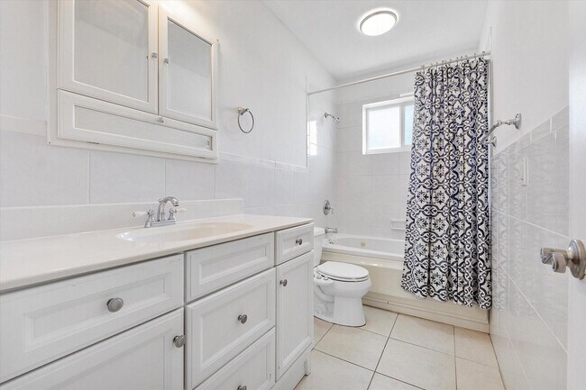 Building Photo - 1353 SE 7th Ct