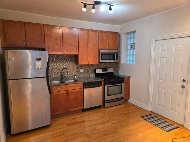 Building Photo - 5902 W Madison St