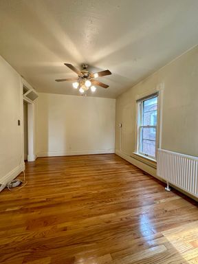 Building Photo - Charming 1-Bedroom Apartment in Desirable ...