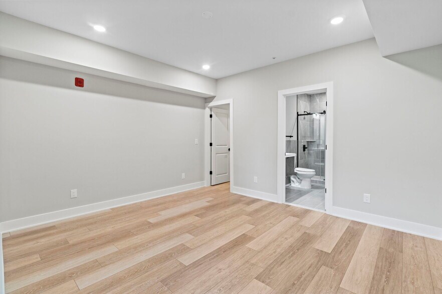 Building Photo - 2625 W Jefferson St