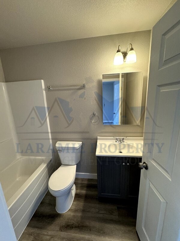 Building Photo - 4521 E Bobolink Ln