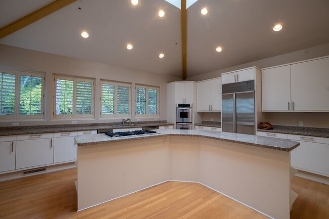 Building Photo - Spectacular 3 bed/3 bath home, gated community, walk to town!