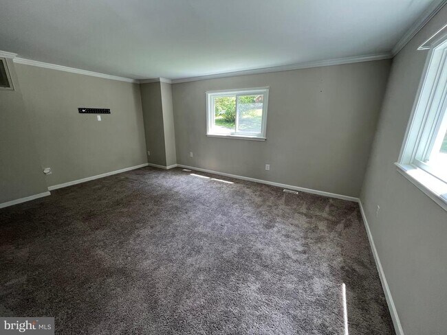 Building Photo - 18402 Cedar Dr