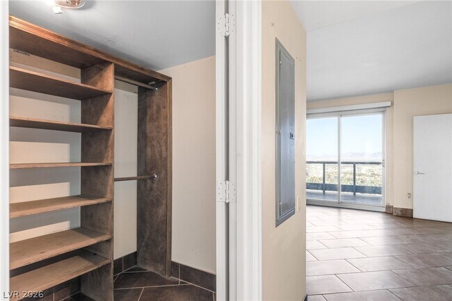 Building Photo - 322 Karen Ave