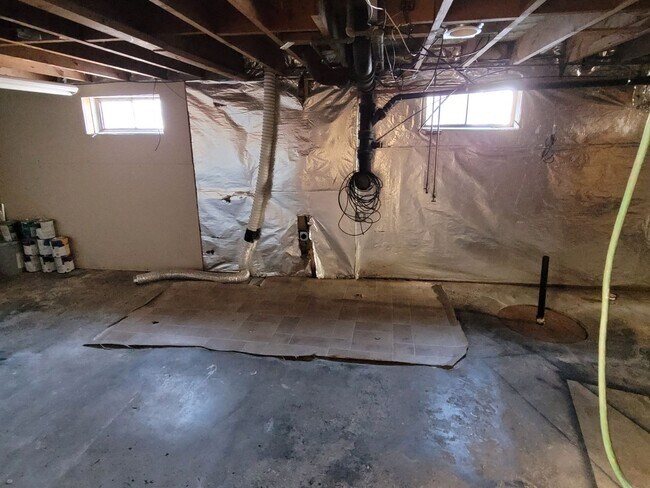 Building Photo - CHRISTMAS SPECIAL DECEMBER RENT 1/2 OFF - House with Full Basement