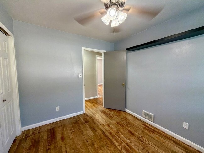 Building Photo - 18 Aquilla Ave