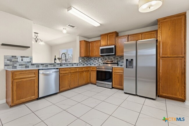 Building Photo - 4703 Stonehaven Dr