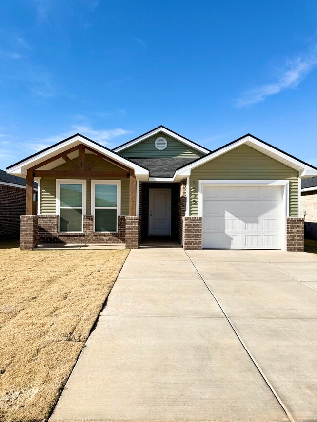 Building Photo - 1615 N Clinton Ave