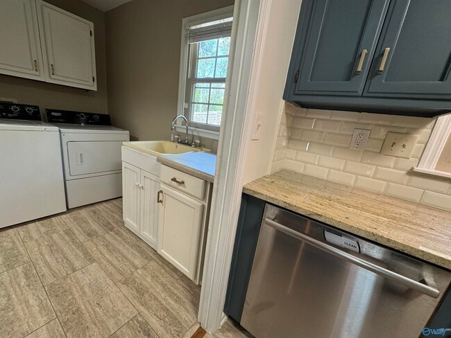 Building Photo - 295 Becky Dr