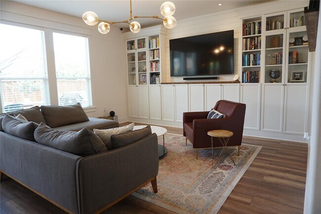 Building Photo - 8604 Capitol View Dr