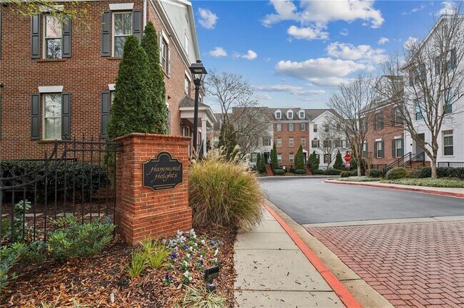 Building Photo - 305 Le Gran Bend