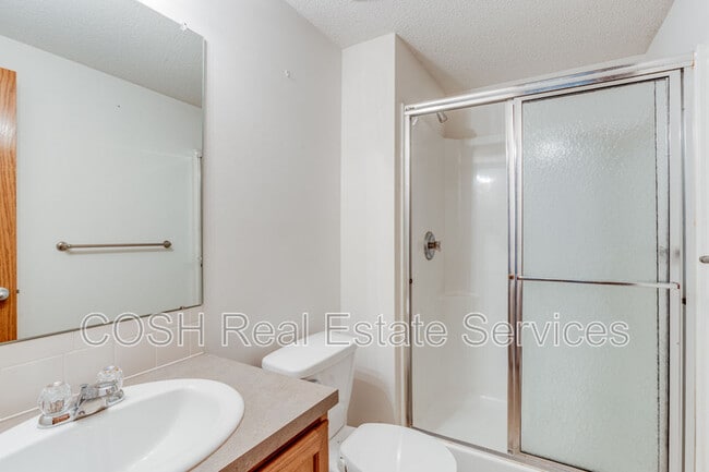 Building Photo - 1420 N Aksarben St