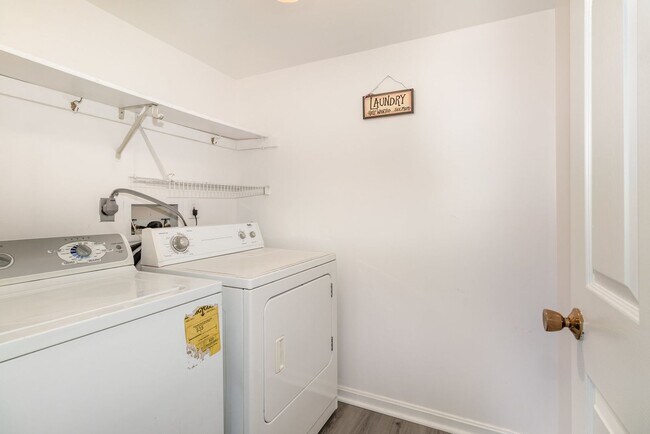 Building Photo - 6212 Spring Knoll Dr