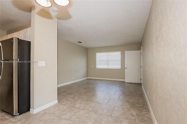 Building Photo - 1116 S 14th Ct