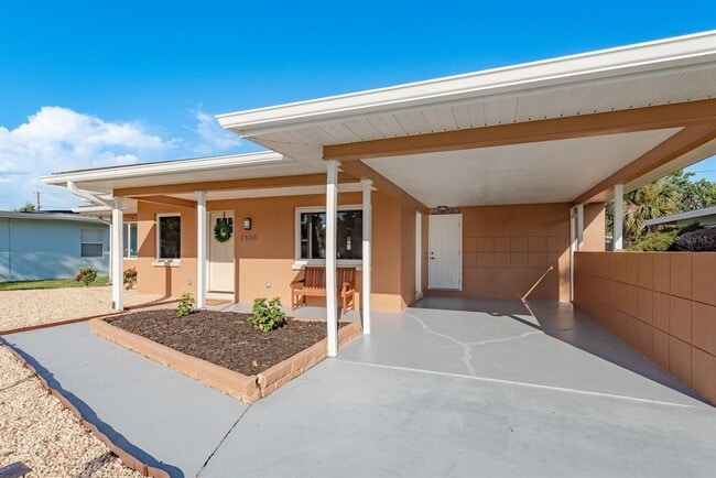 Building Photo - 2480 Del Rio Way