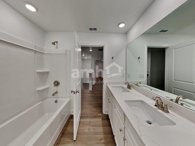 Building Photo - 37837 Dusty Saddle Ln