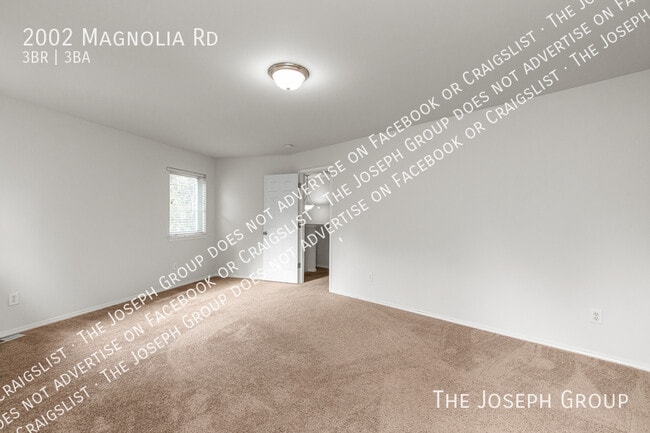 Building Photo - 2002 Magnolia Rd