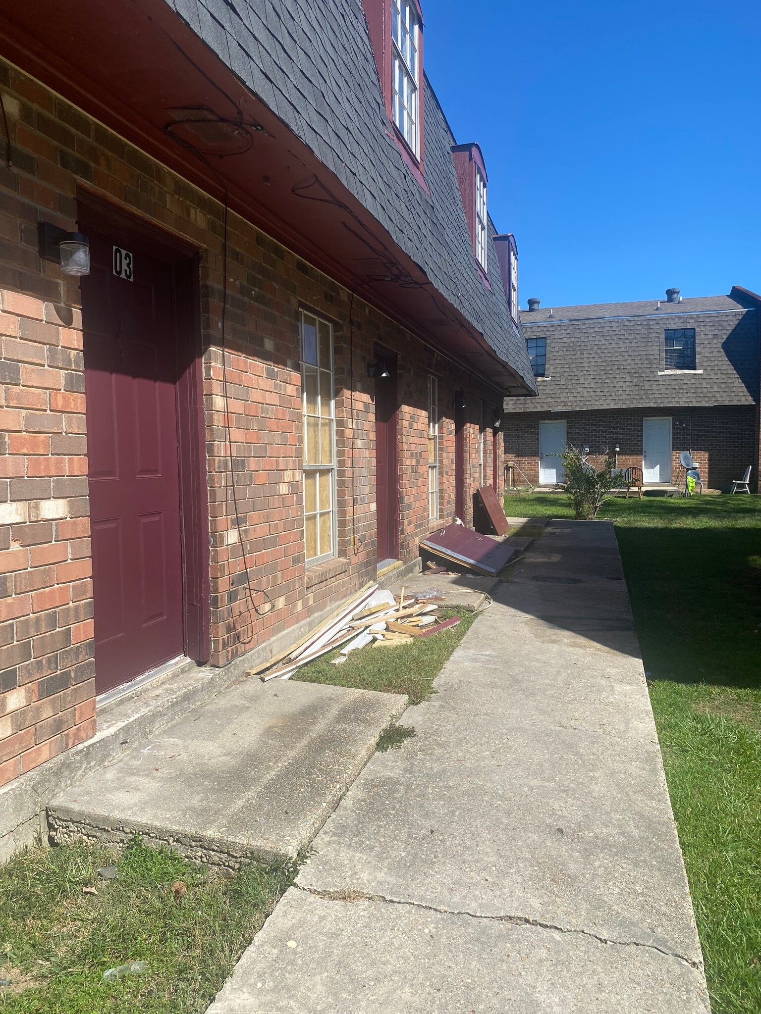 Building Photo - 103 Barracks St