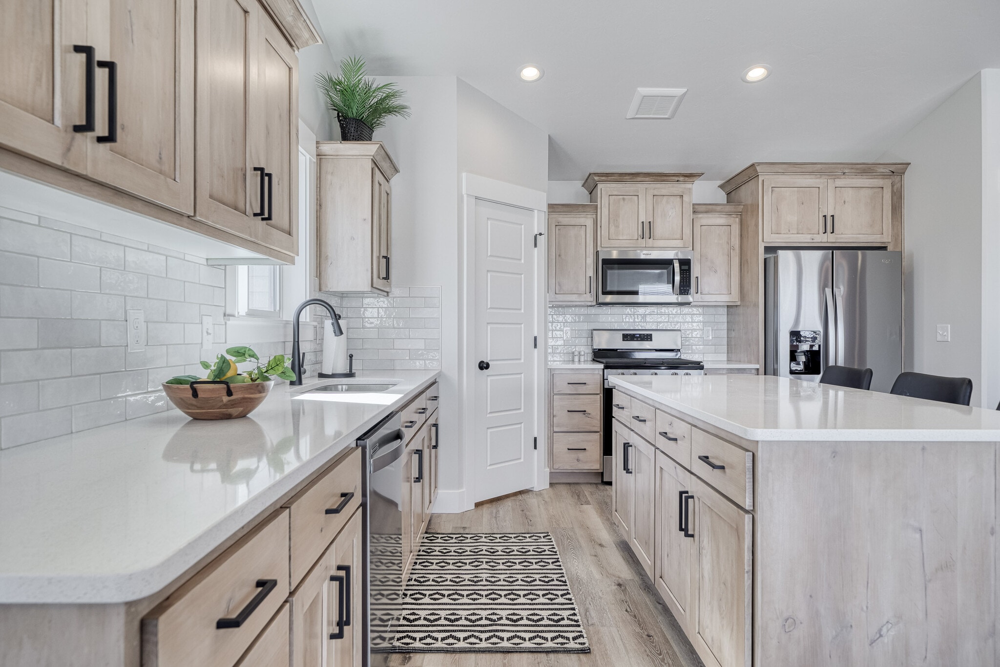 Building Photo - 1830 Mesa Canyon Dr