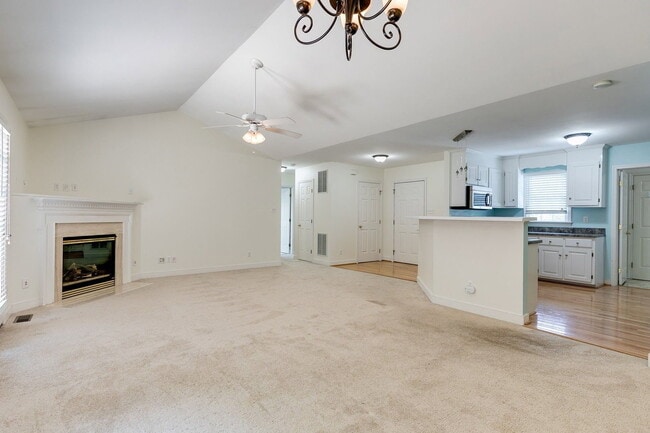 Building Photo - 1913 Castle Glen Dr