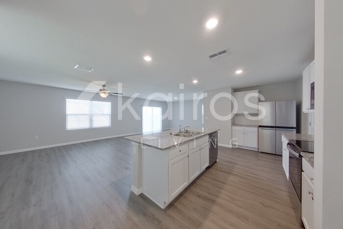 Building Photo - 8597 SW 44th Ct