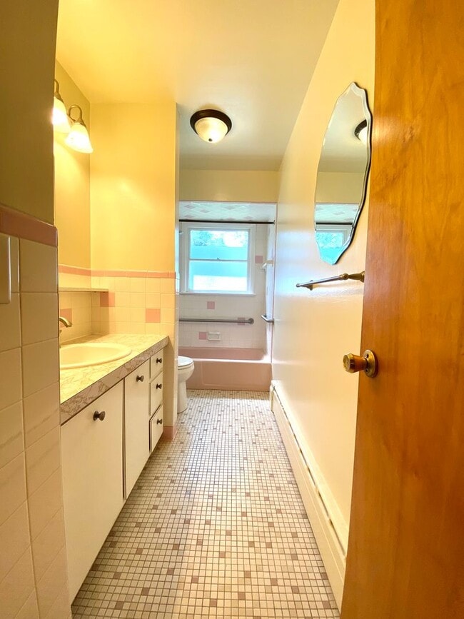 Building Photo - Bright & Breezy 3BR Ranch Ulster Park