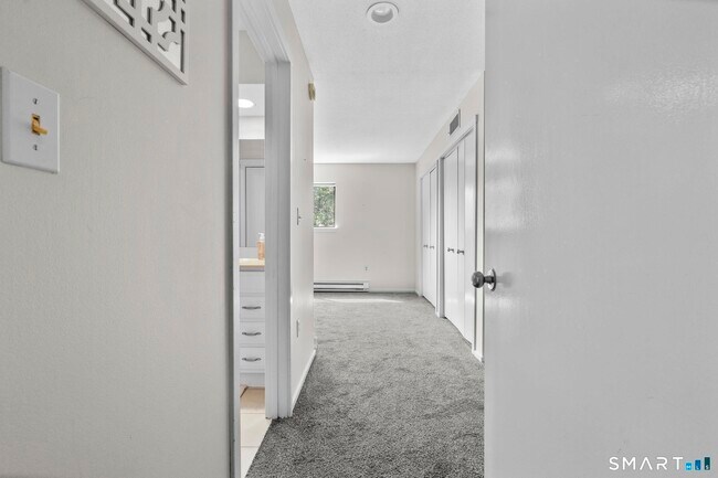 Building Photo - 43 Great Meadow Ln