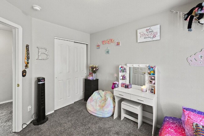 Building Photo - Bright & Spacious 4-Bedroom Home with Open-Concept Living, Fenced Yard & 2-Car Garage