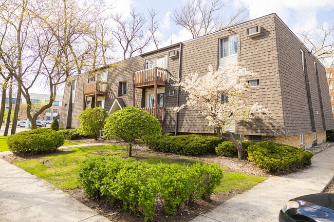 Building Photo - 218 Madison St