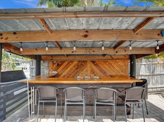 Building Photo - 2525 Gulfstream Ln