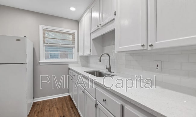 Building Photo - 6127 E Boston St
