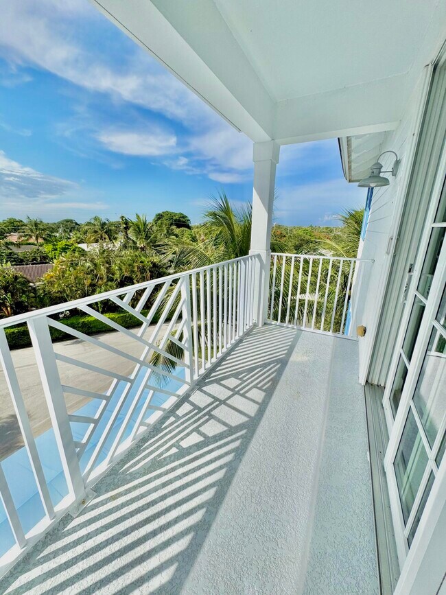 Building Photo - 341 Bay Colony Dr N