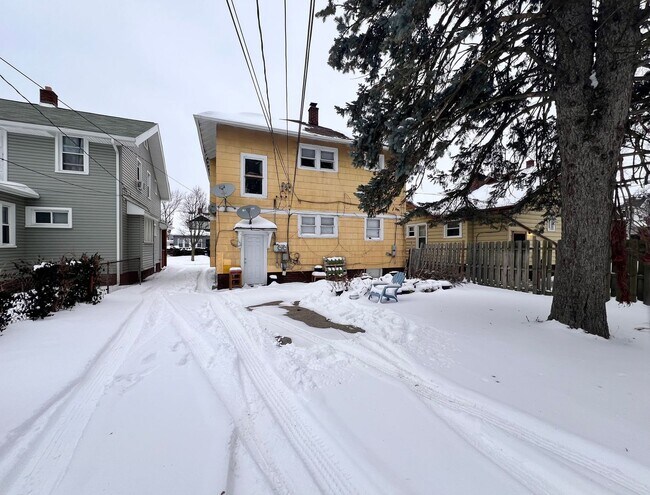 Building Photo - 1947 Sussex Pl
