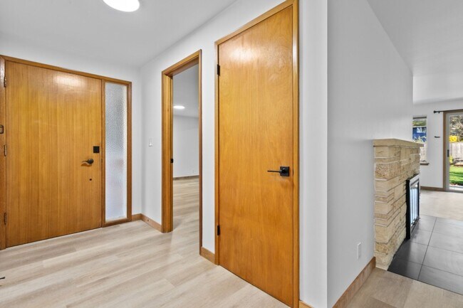 Building Photo - 4Bd/1.75Ba Seattle House