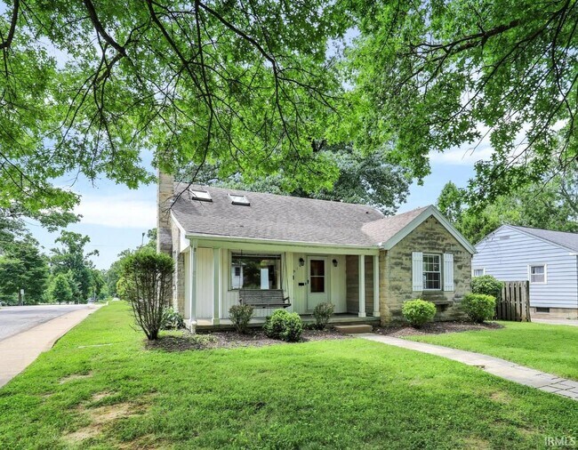 Building Photo - 916 E Maxwell Ln